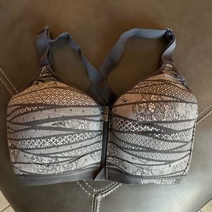 Victoria’s Secret Incredible Sport Bra, 36DD, Grey/White, Gently Used.